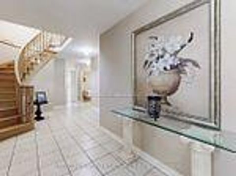 Photo 3 at 24 Cachet Hill Crescent, Sonoma Heights, Vaughan