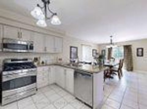 Photo 4 at 24 Cachet Hill Crescent, Sonoma Heights, Vaughan