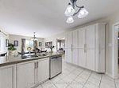 Photo 5 at 24 Cachet Hill Crescent, Sonoma Heights, Vaughan