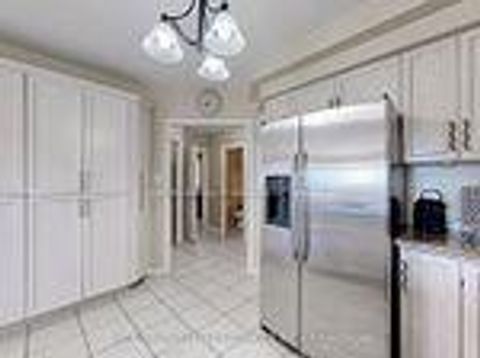 Photo 7 at 24 Cachet Hill Crescent, Sonoma Heights, Vaughan