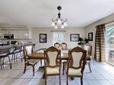 Photo 8 at 24 Cachet Hill Crescent, Sonoma Heights, Vaughan