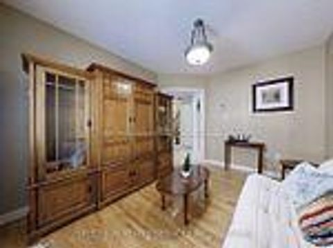 Photo 10 at 24 Cachet Hill Crescent, Sonoma Heights, Vaughan