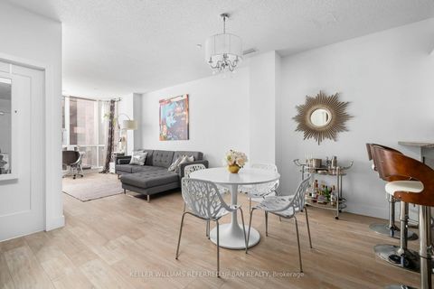 Photo 9 at 706 - 393 King Street W, Waterfront Communities C1, Toronto