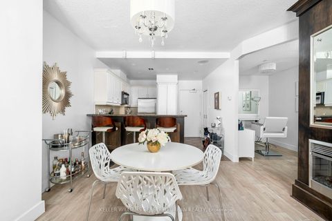 Photo 11 at 706 - 393 King Street W, Waterfront Communities C1, Toronto