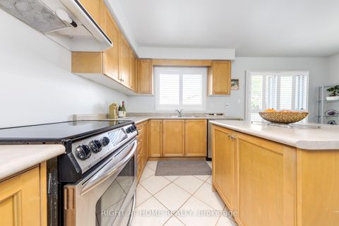 Photo 12 at 68 Rideau Drive, Langstaff, Richmond Hill
