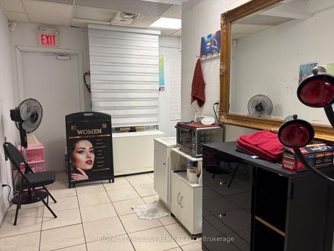 Photo 13 at 2721 Yonge Street, Lawrence Park South, Toronto