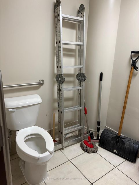 Photo 19 at 2721 Yonge Street, Lawrence Park South, Toronto