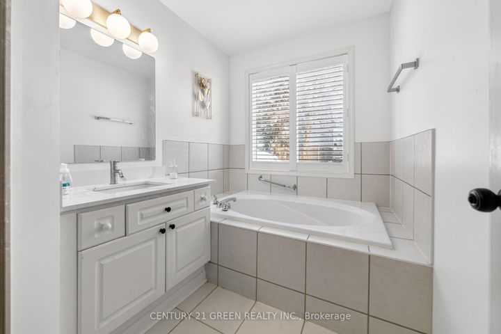 Photo 26 at 1666 Allan Crescent, BE Beaty, Milton