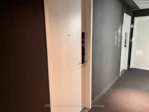 Photo 4 at 204, - 3900 Confederation Parkway, City Centre, Mississauga