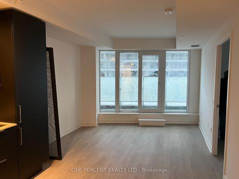 Photo 6 at 204, - 3900 Confederation Parkway, City Centre, Mississauga