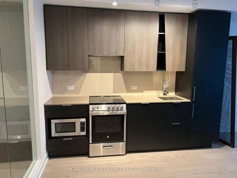 Photo 10 at 204, - 3900 Confederation Parkway, City Centre, Mississauga