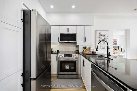 Photo 8 at PH01 - 15 Windermere Avenue, Swansea, Toronto