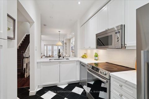 Photo 5 at 2 - 1 Baxter Street, Moore Park, Toronto