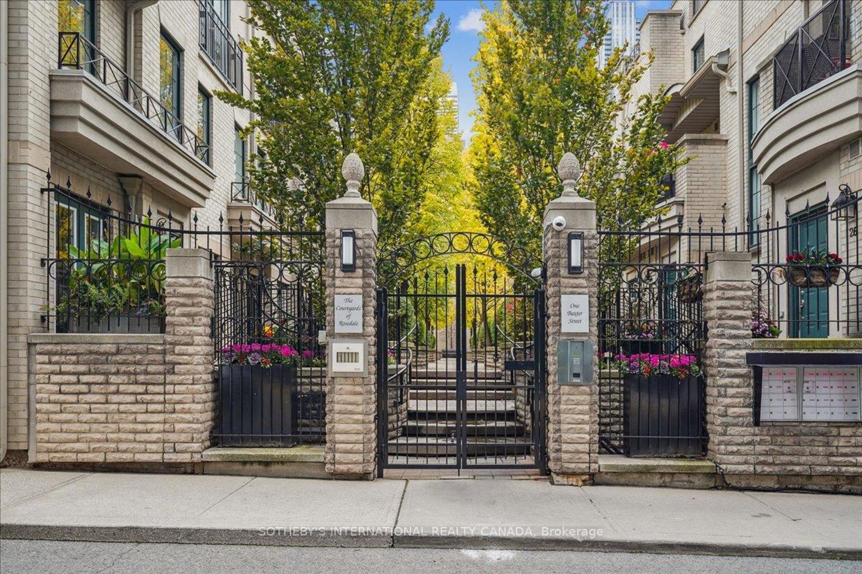 2 - 1 Baxter Street, Moore Park, Toronto by Loree Meneguzzi Real Estate 2 - 1 Baxter Street, Moore Park, Toronto