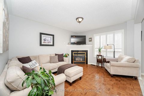 Photo 5 at 910 Oaktree Crescent, Summerhill Estates, Newmarket