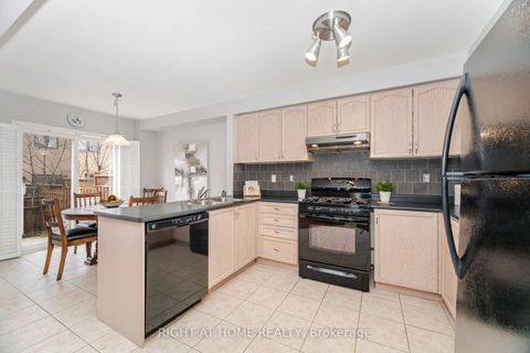 Photo 7 at 910 Oaktree Crescent, Summerhill Estates, Newmarket