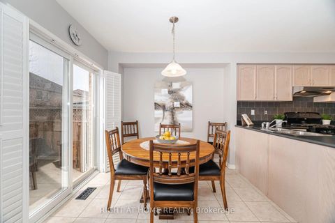 Photo 8 at 910 Oaktree Crescent, Summerhill Estates, Newmarket