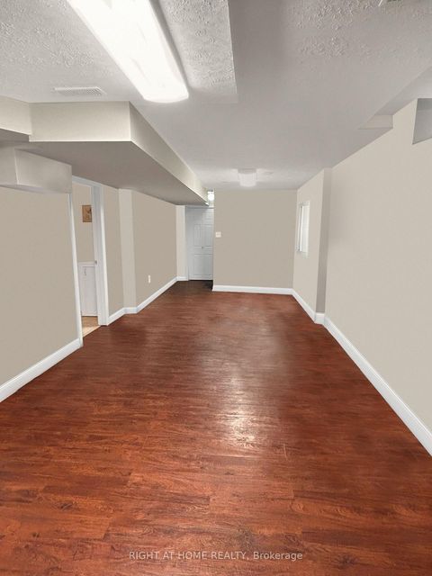 Photo 15 at 910 Oaktree Crescent, Summerhill Estates, Newmarket