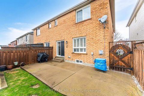Photo 16 at 910 Oaktree Crescent, Summerhill Estates, Newmarket