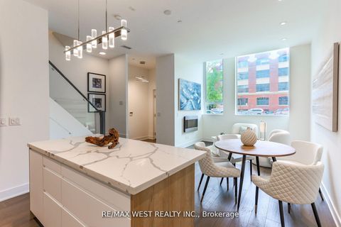 Photo 2 at TH02 - 508 Wellington Street W, Waterfront Communities C1, Toronto