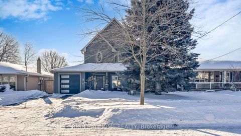 Photo 2 at 7 Forest Path Court N, Beaumonde Heights, Toronto