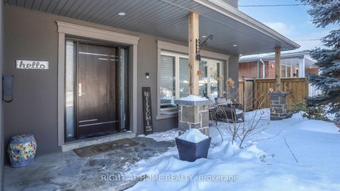 Photo 3 at 7 Forest Path Court N, Beaumonde Heights, Toronto