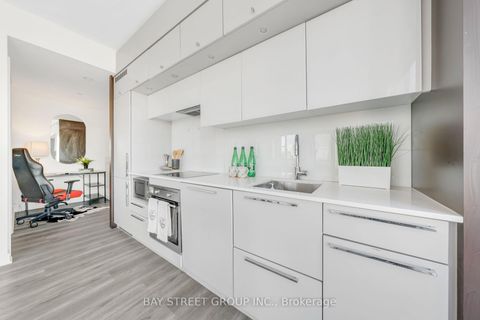 Photo 13 at 4204 - 15 Grenville Street, Bay Street Corridor, Toronto