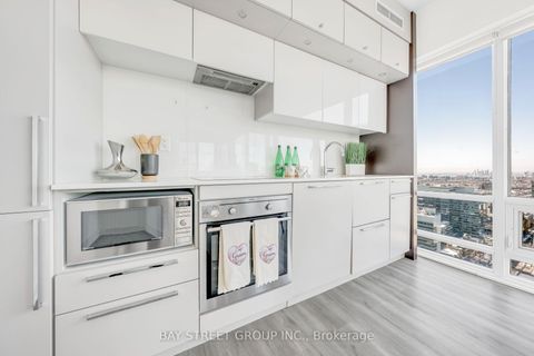 Photo 15 at 4204 - 15 Grenville Street, Bay Street Corridor, Toronto