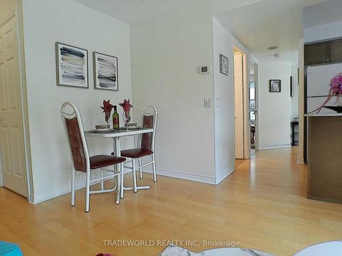 Photo 9 at 402 - 763 Bay Street, Bay Street Corridor, Toronto