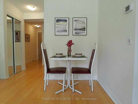 Photo 10 at 402 - 763 Bay Street, Bay Street Corridor, Toronto