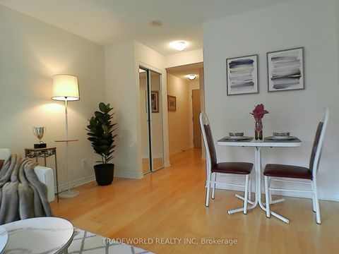 Photo 11 at 402 - 763 Bay Street, Bay Street Corridor, Toronto