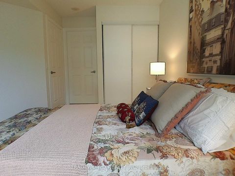 Photo 13 at 402 - 763 Bay Street, Bay Street Corridor, Toronto