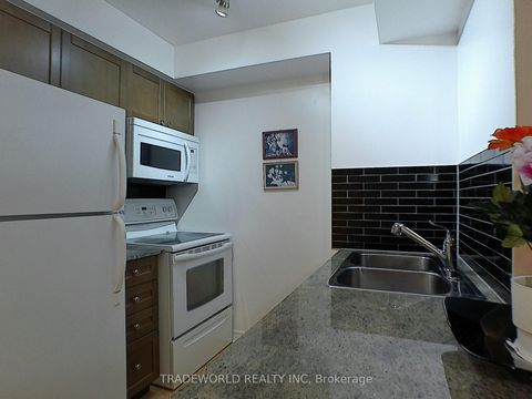 Photo 23 at 402 - 763 Bay Street, Bay Street Corridor, Toronto