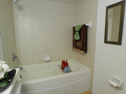 Photo 28 at 402 - 763 Bay Street, Bay Street Corridor, Toronto