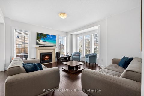 Photo 11 at 66 Red Tree Drive, Kleinburg, Vaughan