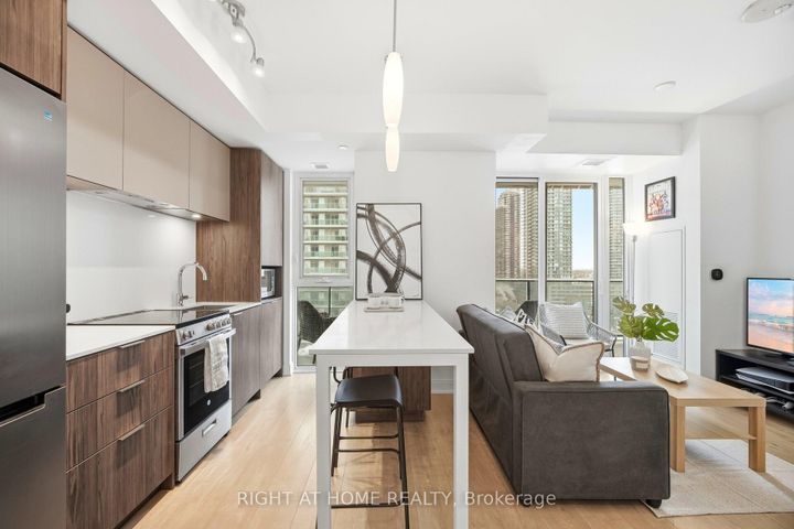 Photo 4 at 1008 - 70 Annie Craig Drive, Mimico, Toronto