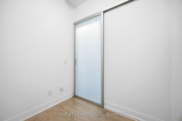 Photo 11 at 1008 - 70 Annie Craig Drive, Mimico, Toronto