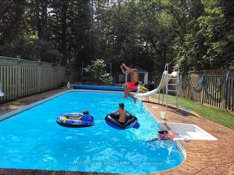 Photo 3 at 276 Sheridan Court, College Manor, Newmarket