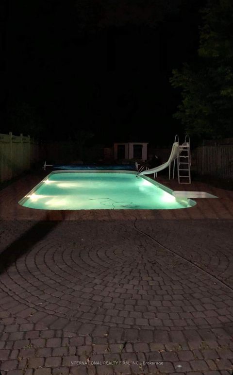 Photo 7 at 276 Sheridan Court, College Manor, Newmarket