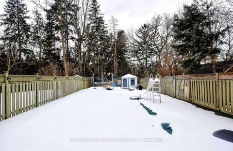 Photo 10 at 276 Sheridan Court, College Manor, Newmarket