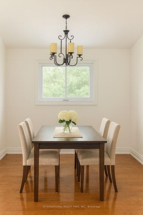 Photo 12 at 276 Sheridan Court, College Manor, Newmarket