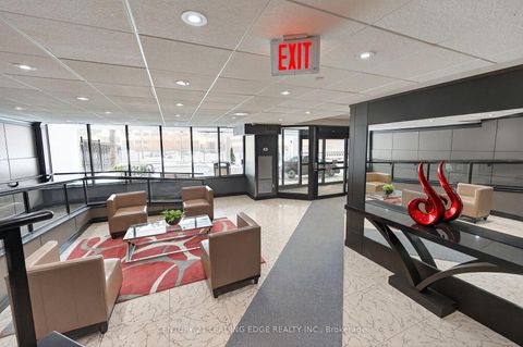 Photo 5 at 1024 - 77 Maitland Place, South St. James Town, Toronto