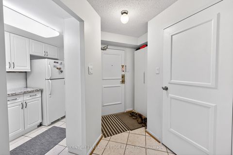 Photo 6 at 1024 - 77 Maitland Place, South St. James Town, Toronto