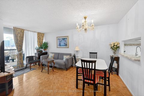 Photo 9 at 1024 - 77 Maitland Place, South St. James Town, Toronto