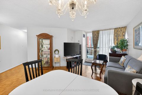 Photo 11 at 1024 - 77 Maitland Place, South St. James Town, Toronto
