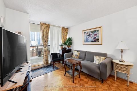 Photo 12 at 1024 - 77 Maitland Place, South St. James Town, Toronto