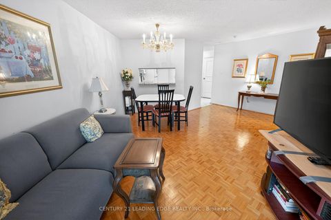Photo 15 at 1024 - 77 Maitland Place, South St. James Town, Toronto
