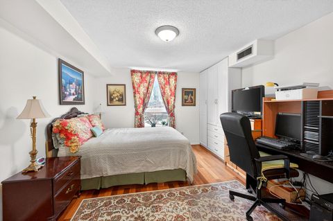 Photo 21 at 1024 - 77 Maitland Place, South St. James Town, Toronto