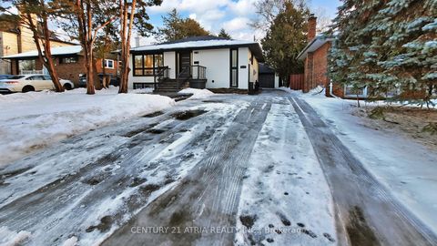 Photo 2 at 392 Bent Crescent, Crosby, Richmond Hill