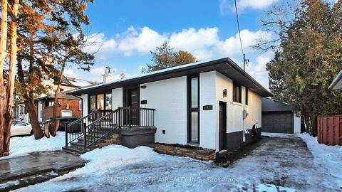 Photo 3 at 392 Bent Crescent, Crosby, Richmond Hill